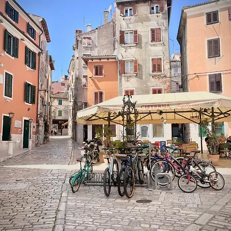 Square Old Town By Irundo Rovinj